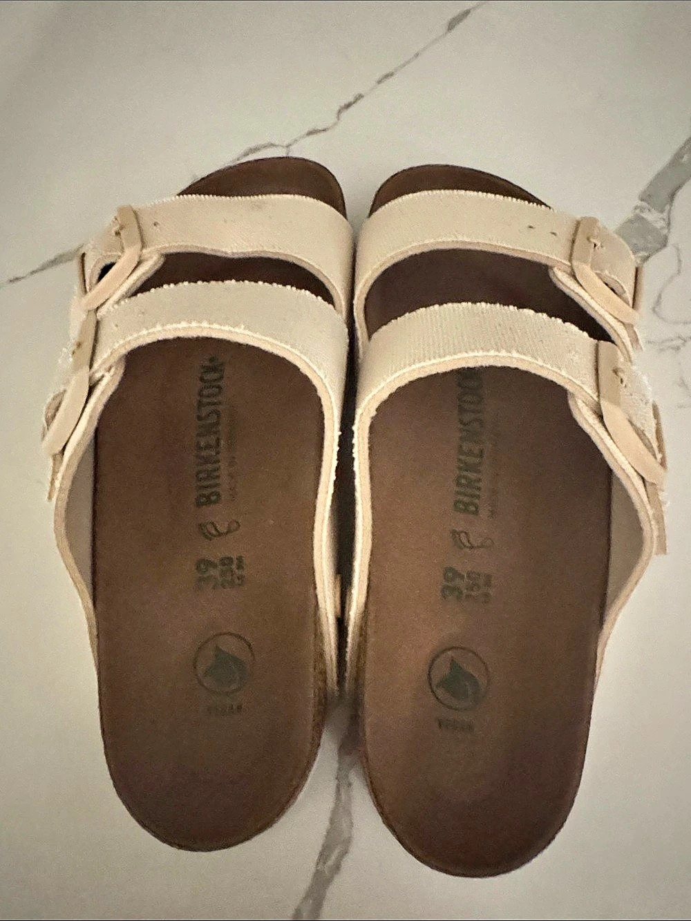Birkenstock Arizona Rivet Logo Cream Sandals EU 39 Like New